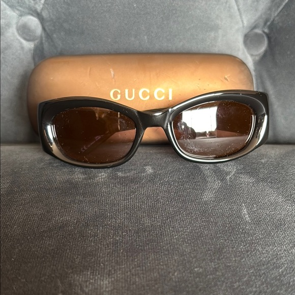 Gucci Black Sunglasses with case - Picture 1 of 9